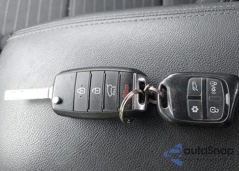 2018 Kia Sportage Lx z USA, uszkodzony, nr VIN KNDPMCAC9J7348224